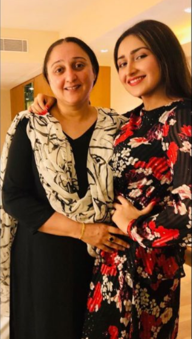 Sayesha Saigal Wiki Age Husband Family Biography Net Worth