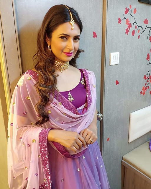 Divyanka Tripathi photo