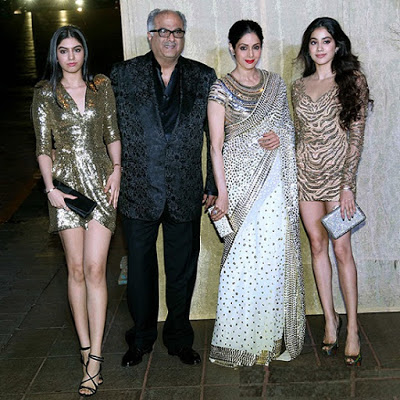 Jhanvi Kapoor with her parents and sister