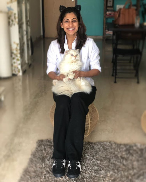 Kubra Sait with her cat