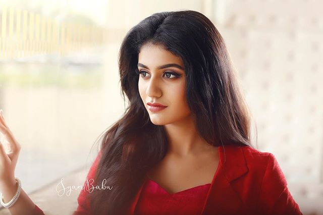 Priya Varrier wiki