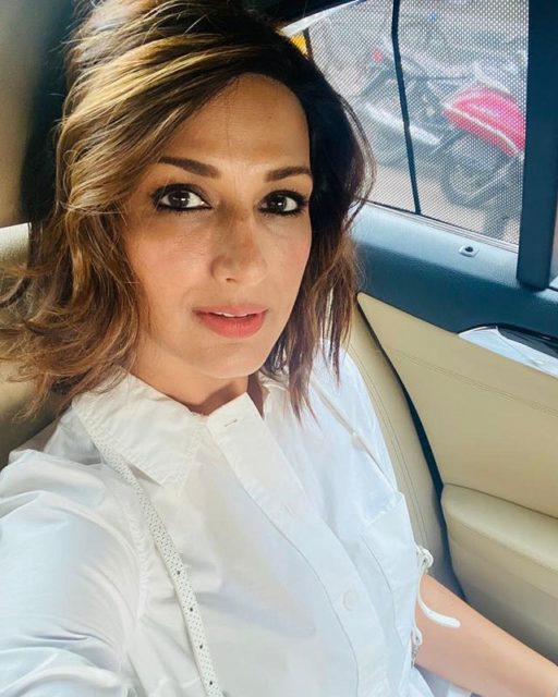 Sonali Bendre in her car Image