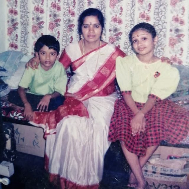 Nivetha Pethuraj with her mother and brother